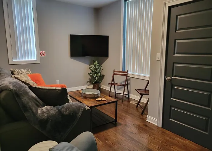 Spacious Industrial Split Level With A Balcony