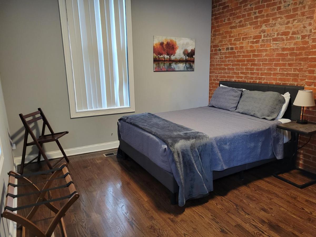 Spacious Industrial Split Level With A Balcony Apartment *
