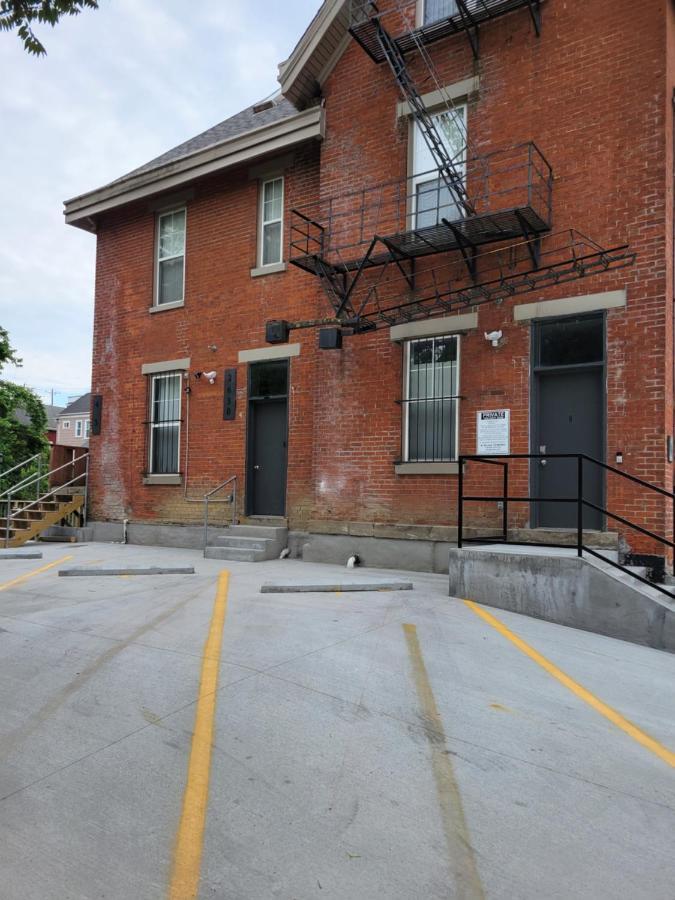 Apartment Spacious Industrial Split Level With A Balcony
